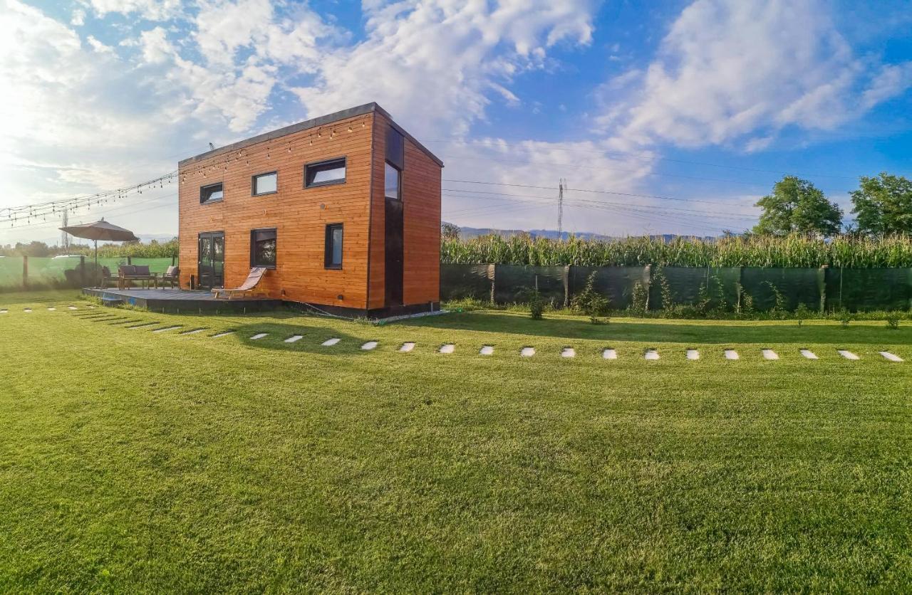 Tiny House - Baia De Fier Hotel Exterior photo