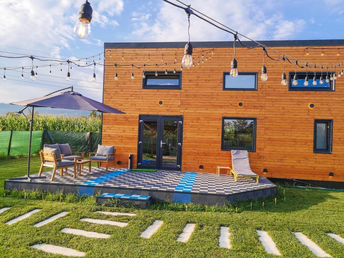 Tiny House - Baia De Fier Hotel Exterior photo