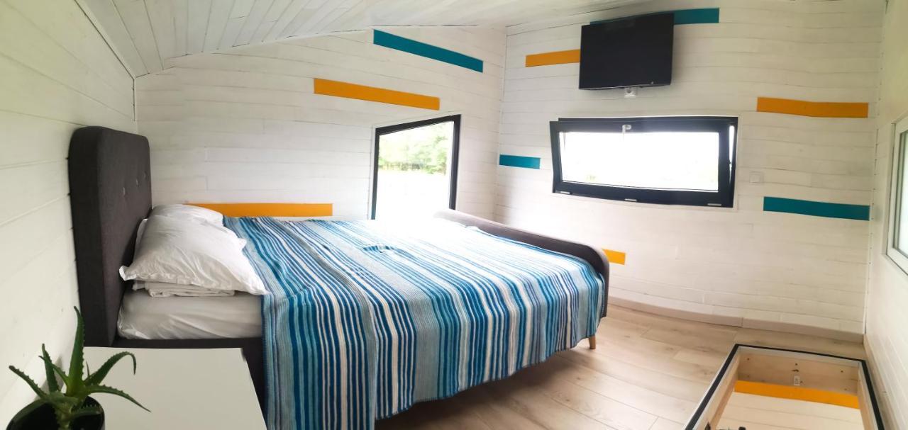 Tiny House - Baia De Fier Hotel Exterior photo