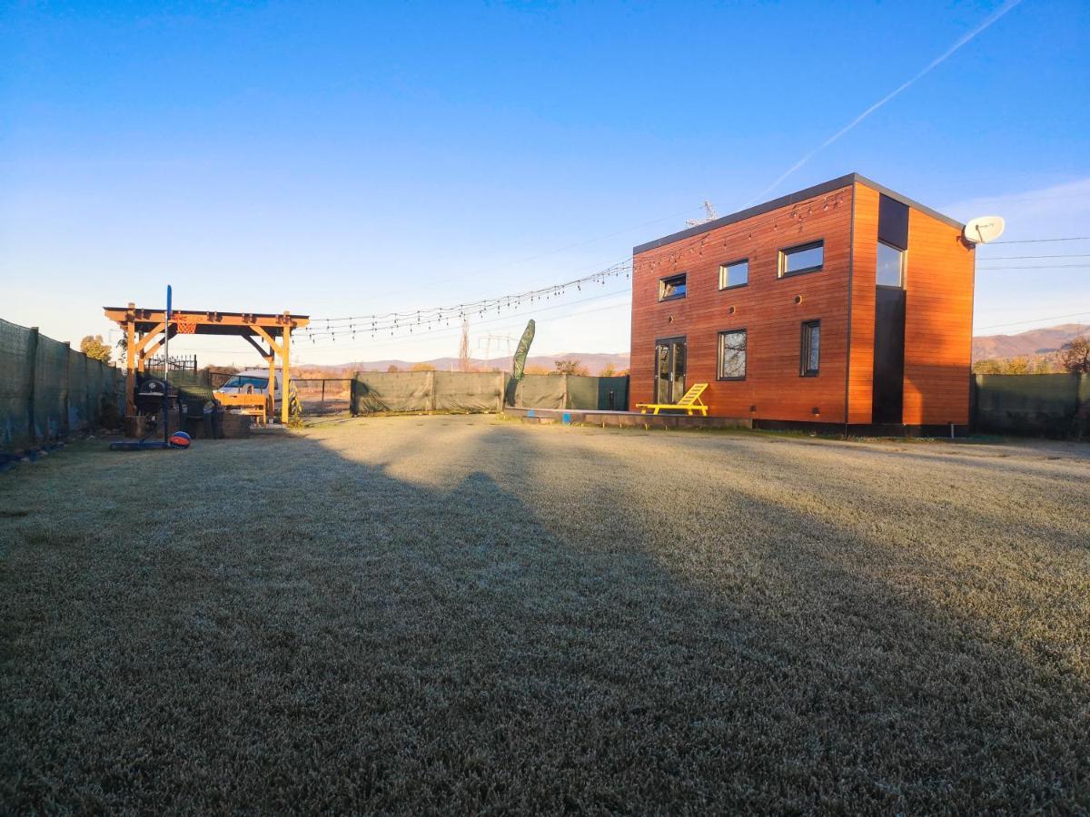 Tiny House - Baia De Fier Hotel Exterior photo
