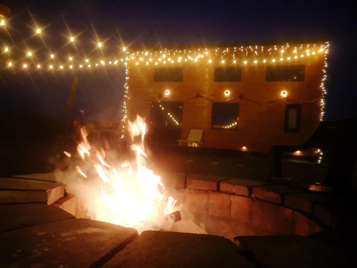 Tiny House - Baia De Fier Hotel Exterior photo