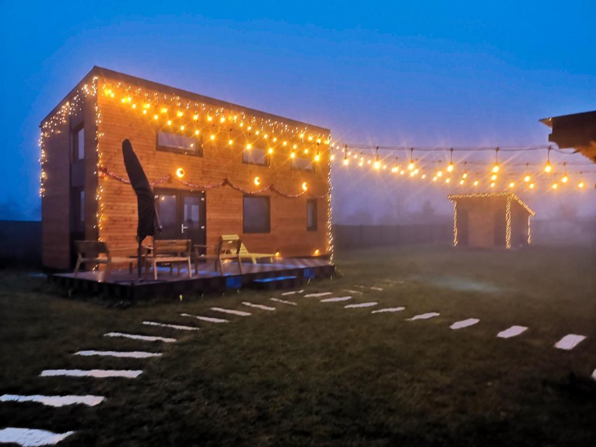 Tiny House - Baia De Fier Hotel Exterior photo