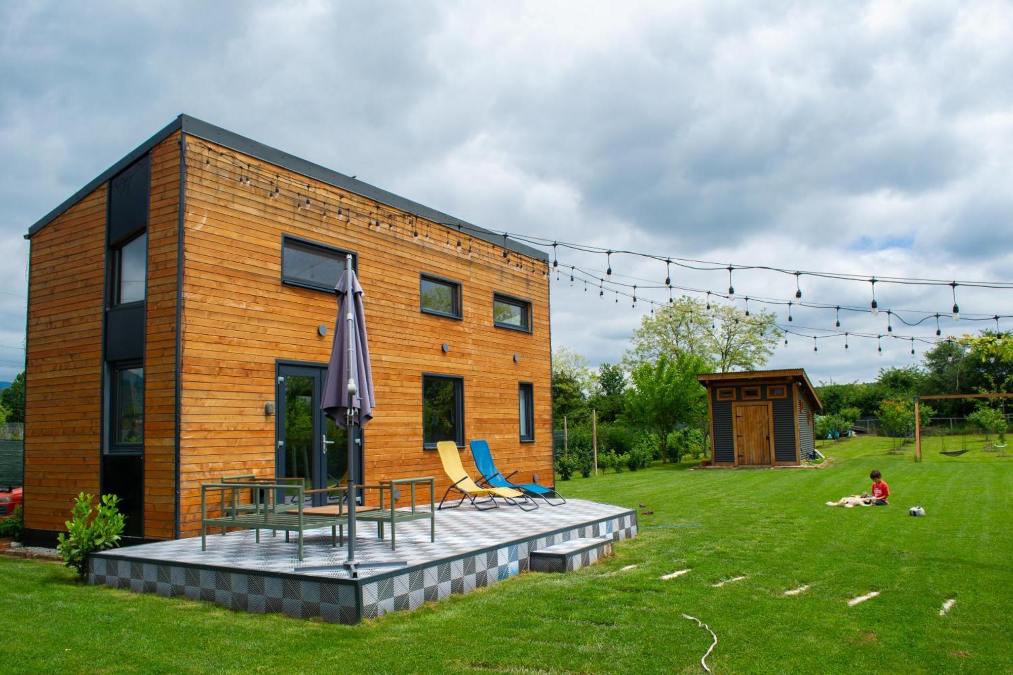 Tiny House - Baia De Fier Hotel Exterior photo